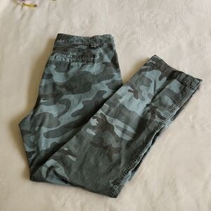 GAP Women's Girfriend Chino Green Camo Print Ankle Pants